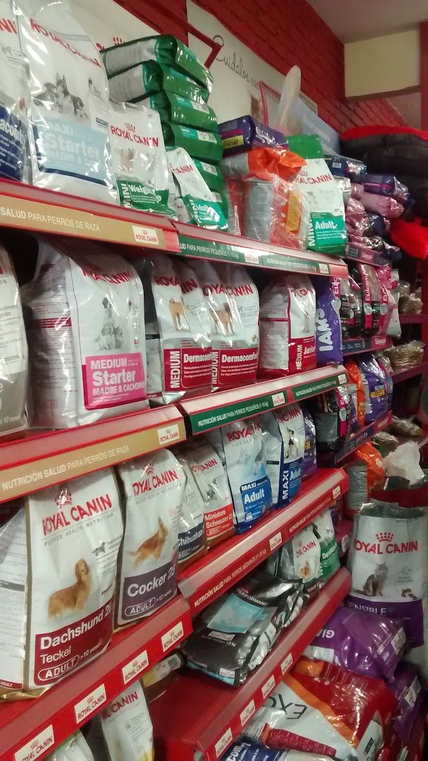 Góndolas de alimento balanceado para perros y gatos en Dame La Pata